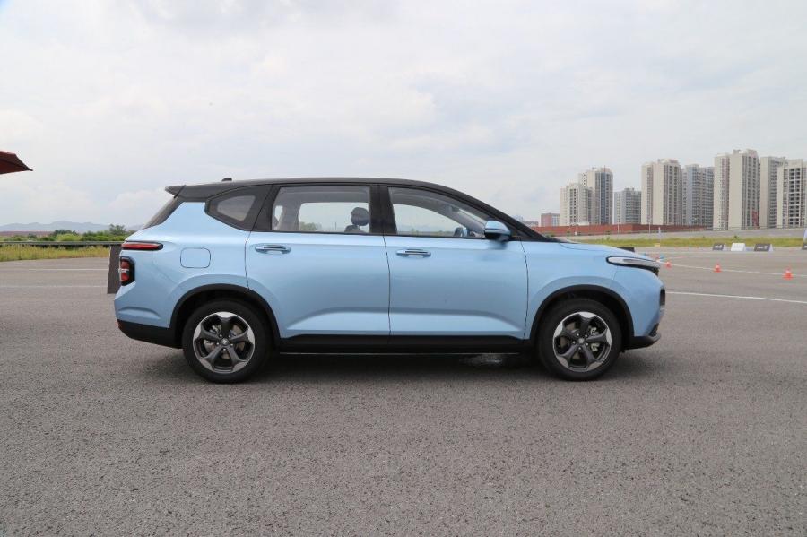 Baojun RM-5 2019 года  (фото 3 из 6)